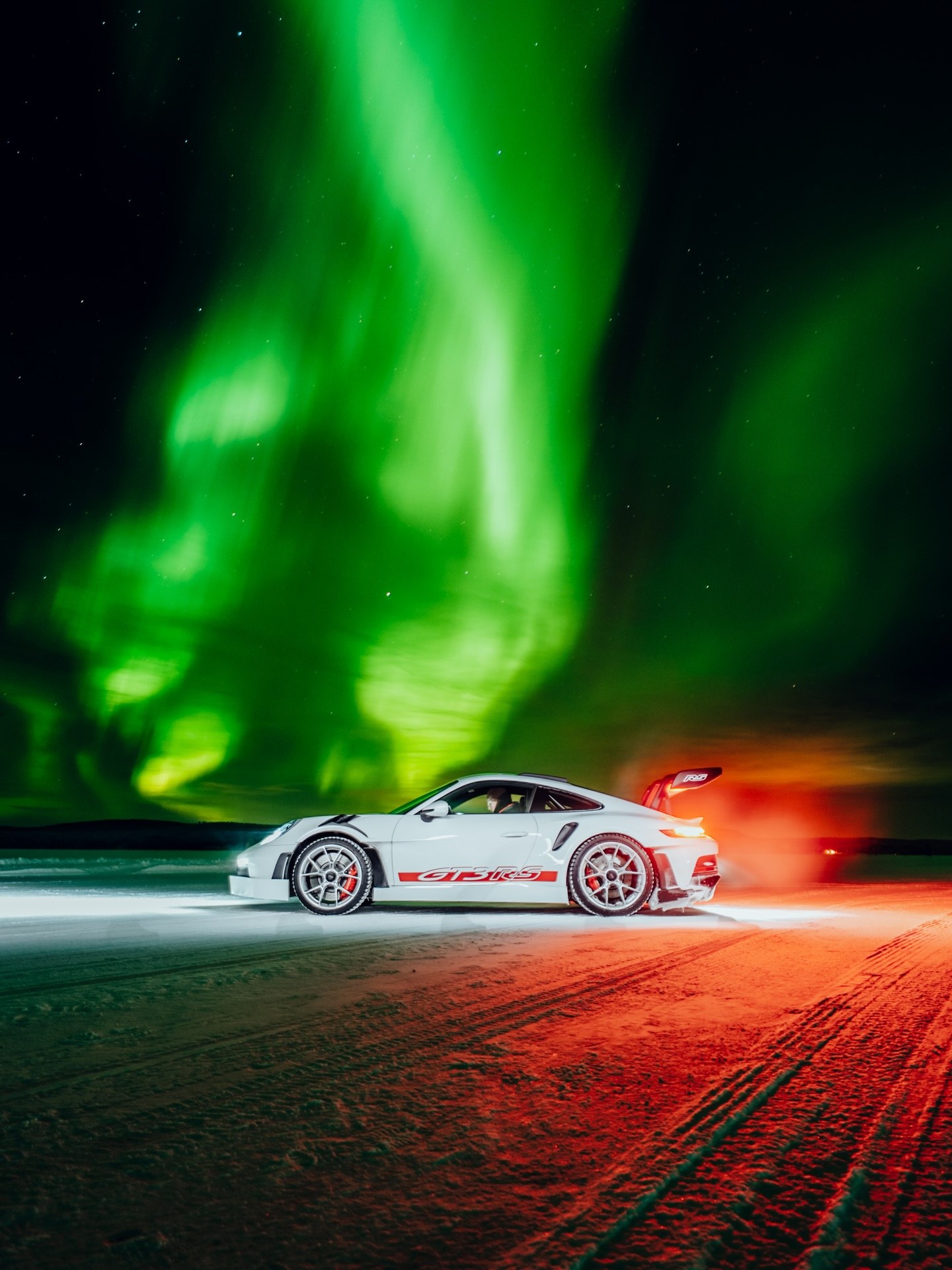 Porsche 911 GT3 RS под северным сиянием