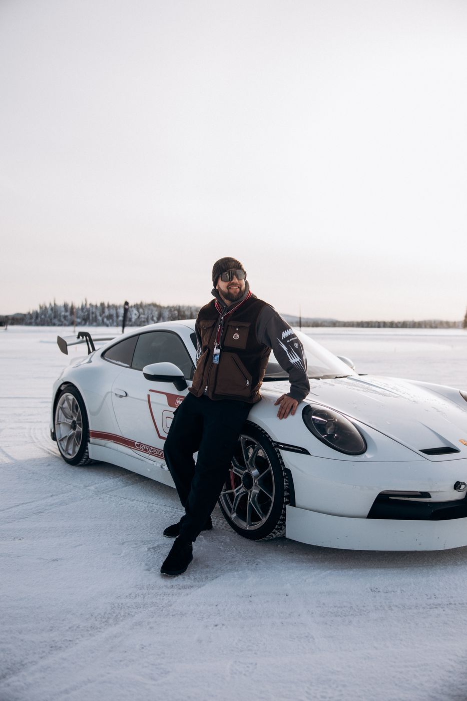 Гость заезда у Porsche 911 на льду